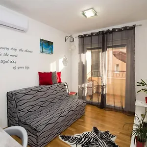 https://luxury-viki-apartment-very-close-to-beach.splithotels.org